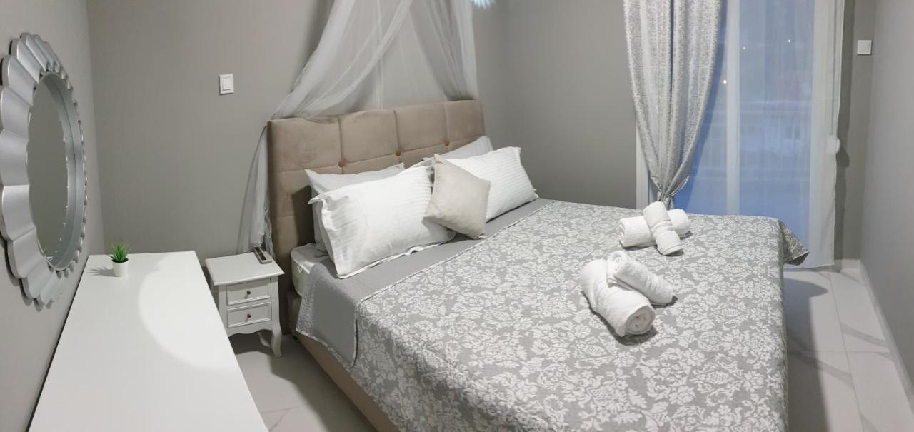 Diamond Lux Apartment Palaiontsiflikion Exterior photo