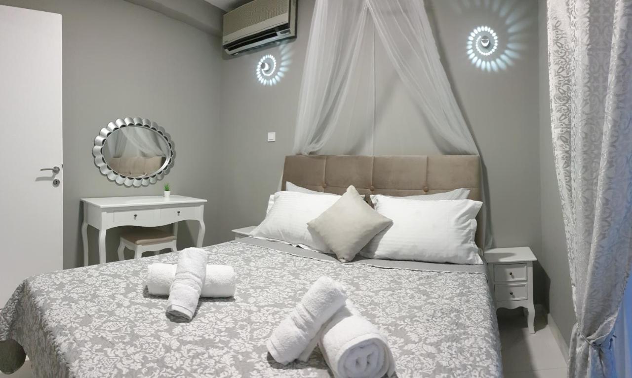 Diamond Lux Apartment Palaiontsiflikion Exterior photo