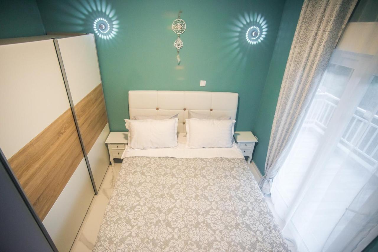 Diamond Lux Apartment Palaiontsiflikion Exterior photo